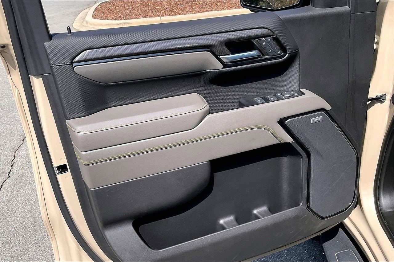 Used 2022 Chevrolet Silverado 1500 ZR2 w/ Technology Package image 28