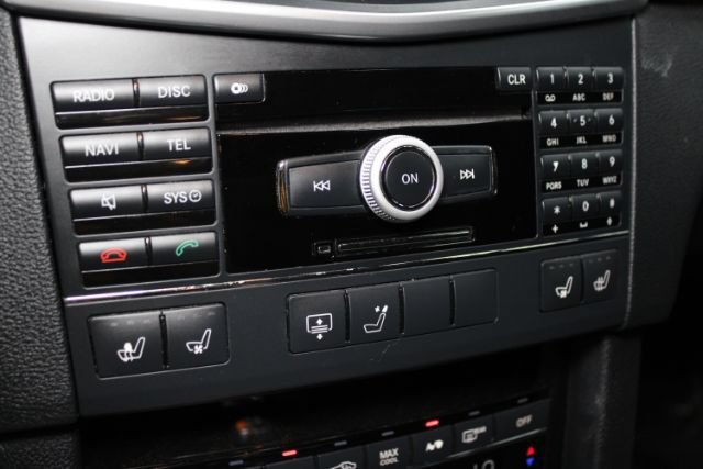 Used 2010 Mercedes-Benz E 550 Sedan w/ Premium 1 Pkg image 21