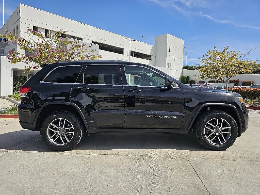 Used 2020 Jeep Grand Cherokee Laredo w/ 18" Wheel & 8.4" Radio Group image 9