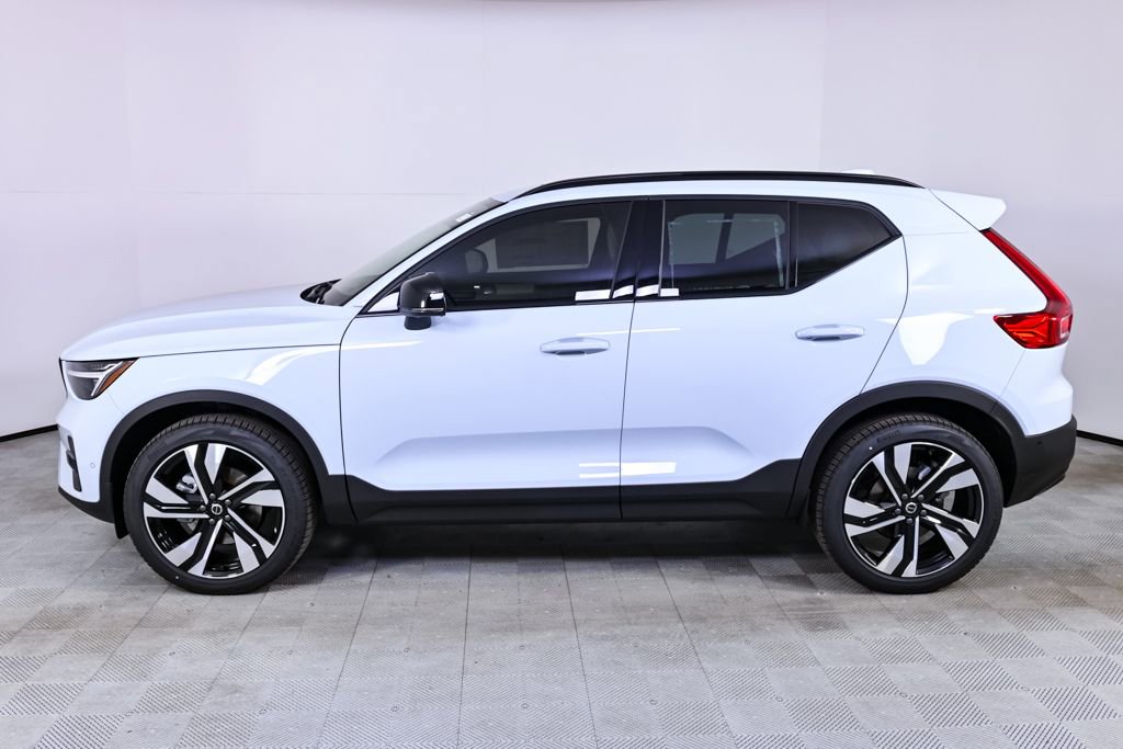 New 2026 Volvo XC40 B5 Ultra w/ Climate Package image 2