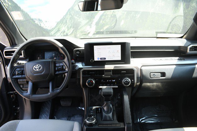 Certified 2025 Toyota Tacoma SR5 AWD/4WD image 18