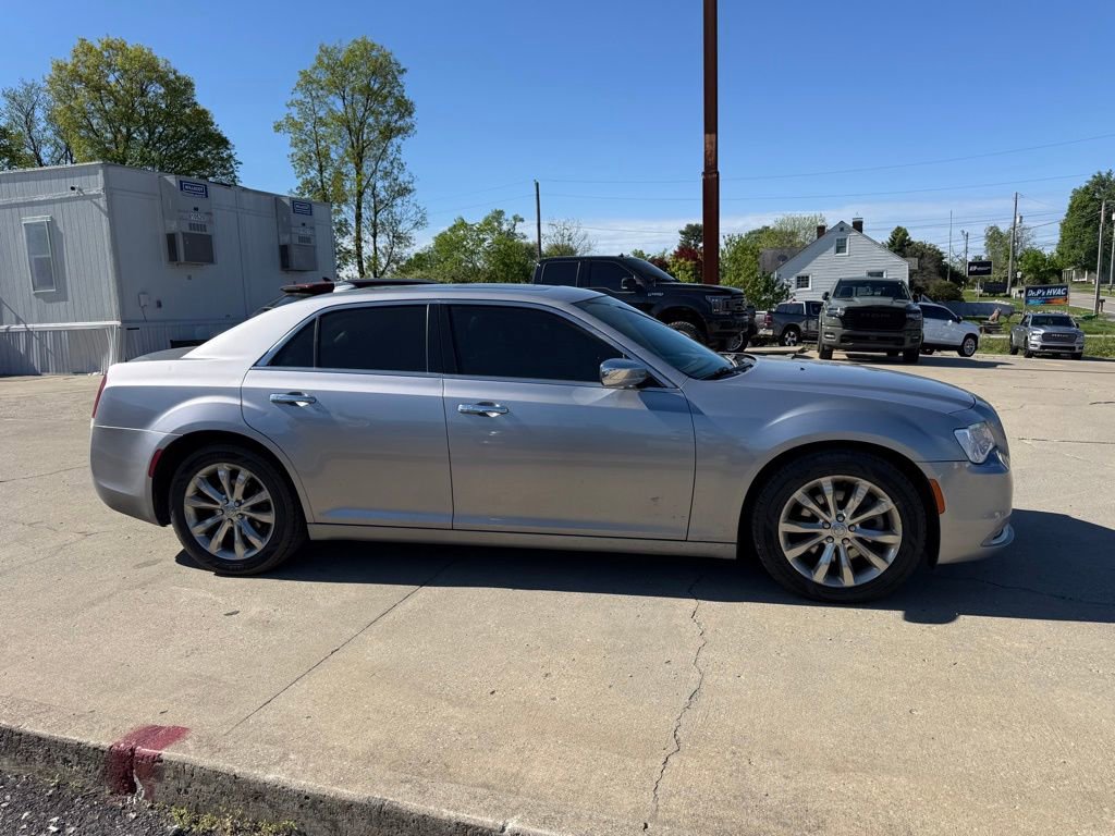 Used 2016 Chrysler 300 C image 5