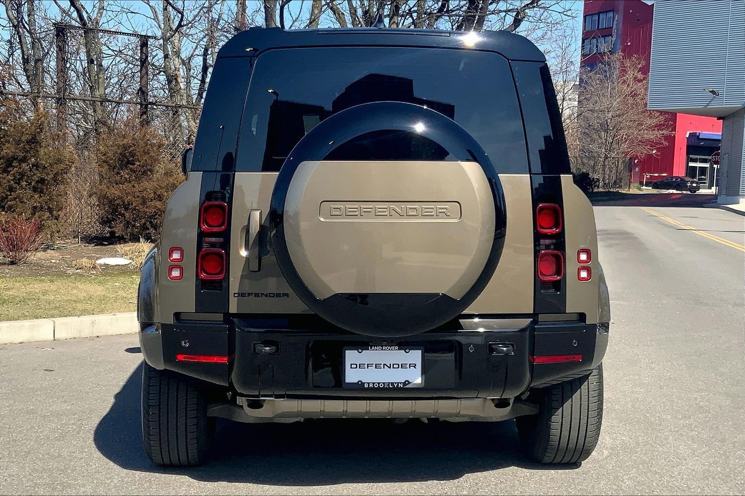 Used 2024 Land Rover Defender 110 X-Dynamic SE image 4