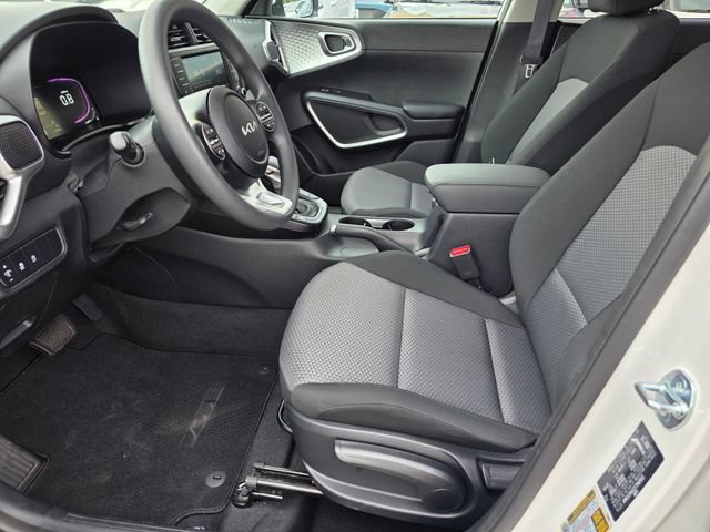 Certified 2025 Kia Soul LX w/ LX Technology Package FWD image 17