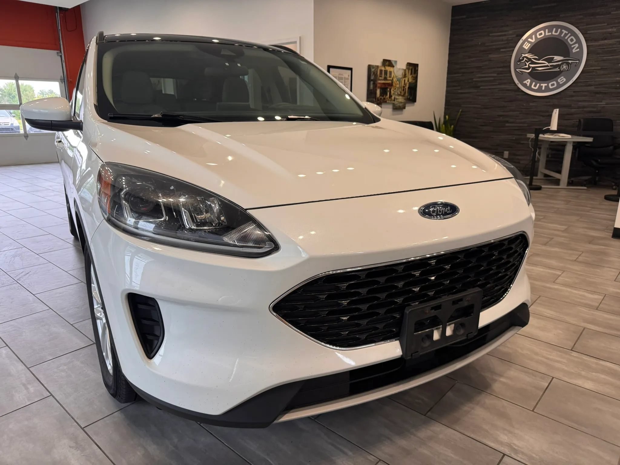 Used 2020 Ford Escape SE FWD image 3