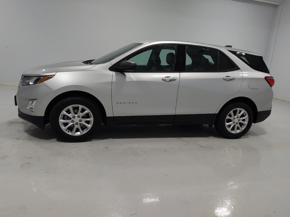 Used 2018 Chevrolet Equinox LS image 2