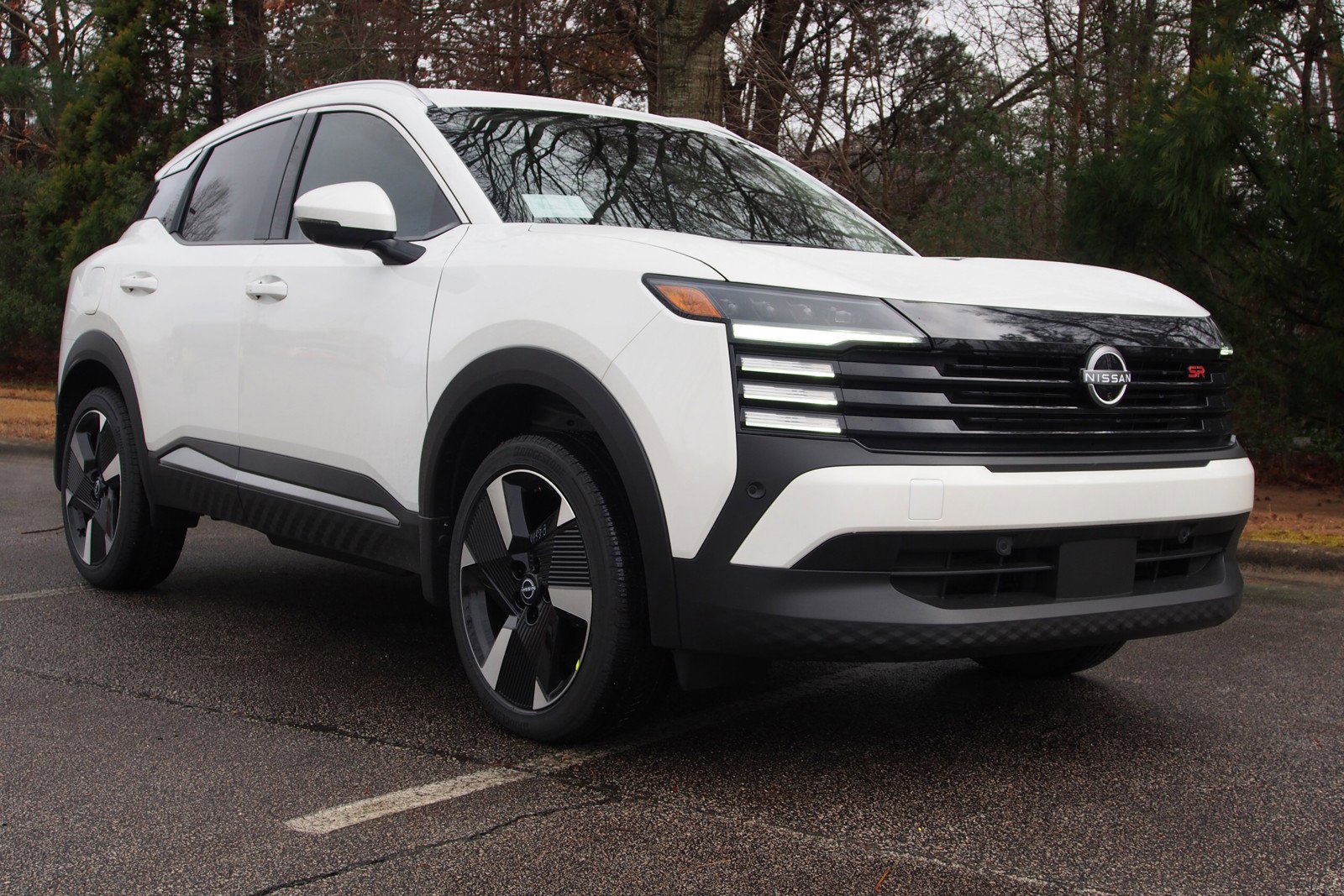 Used 2025 Nissan Kicks SR image 1