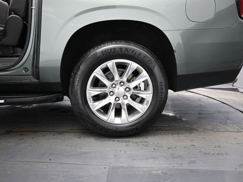 Used 2023 Chevrolet Suburban Premier image 21