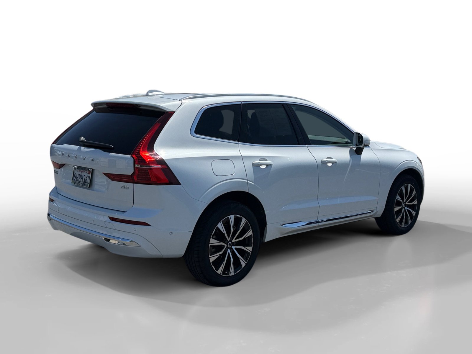 Used 2023 Volvo XC60 B5 Plus w/ Protection Package image 5