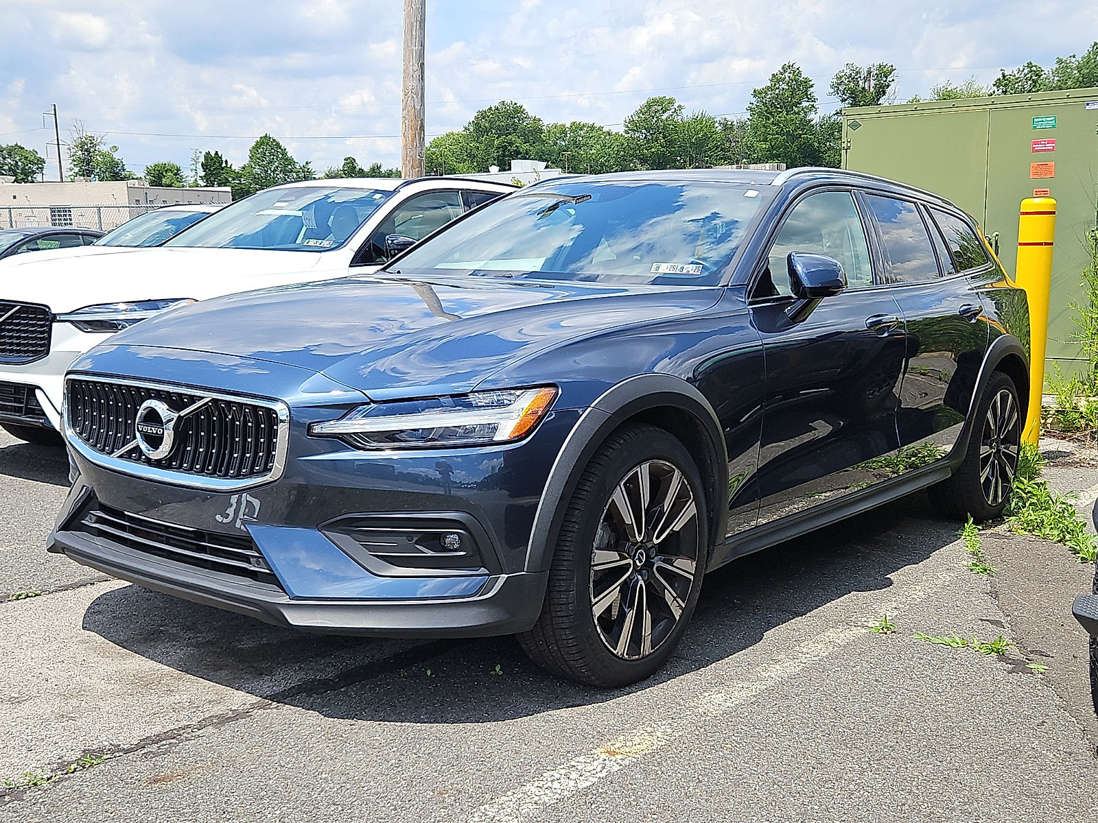 Used 2021 Volvo V60 T5 Cross Country w/ Climate Package AWD/4WD image 3