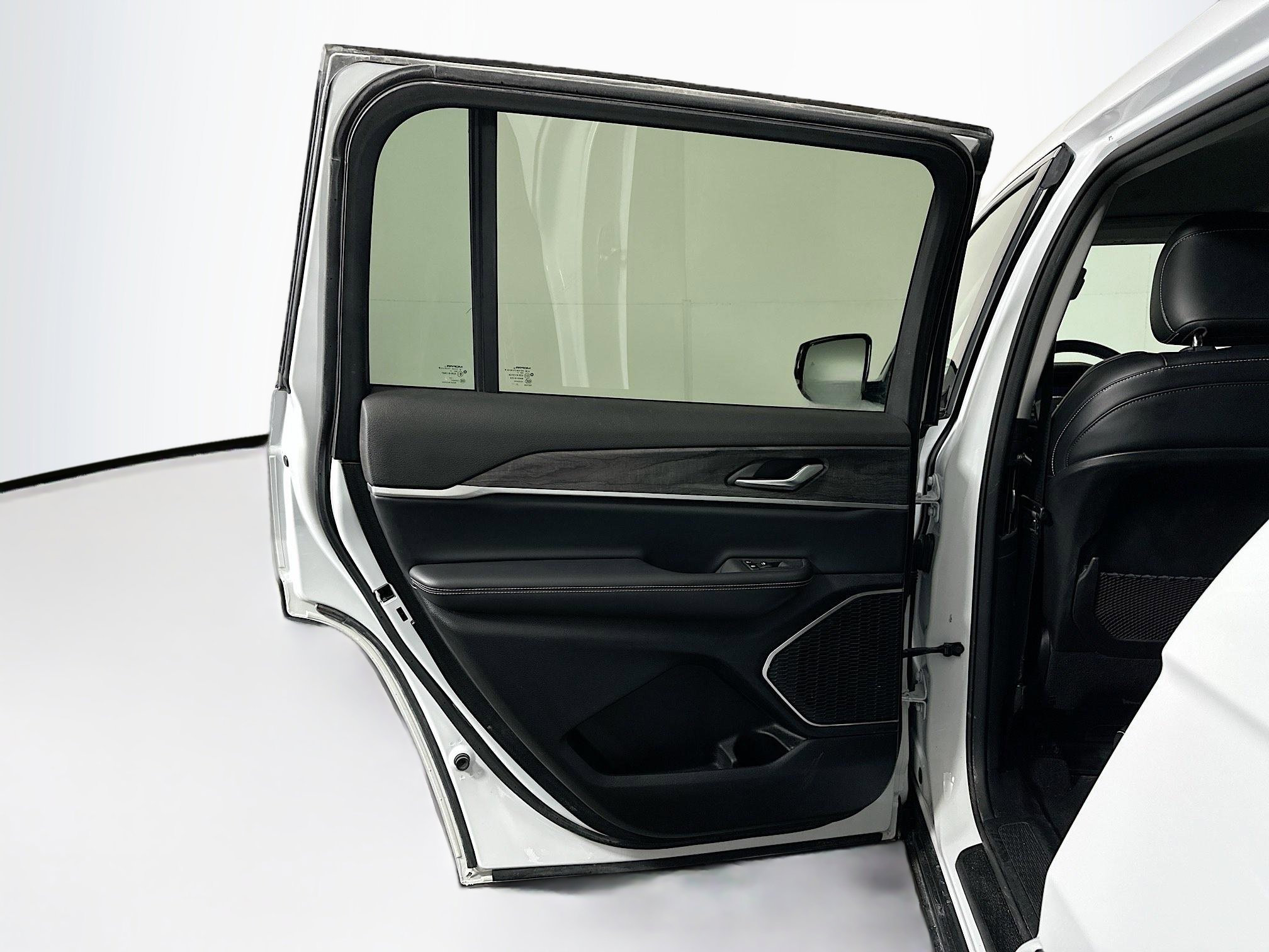 Used 2021 Jeep Grand Cherokee L Limited image 25