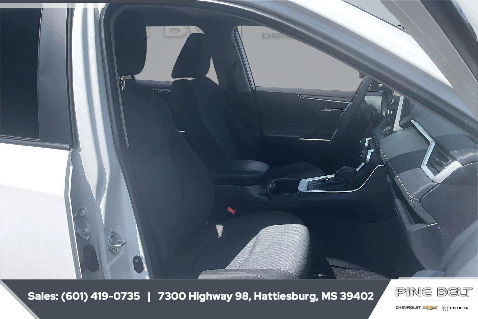 Used 2025 Toyota RAV4 XLE AWD/4WD image 6