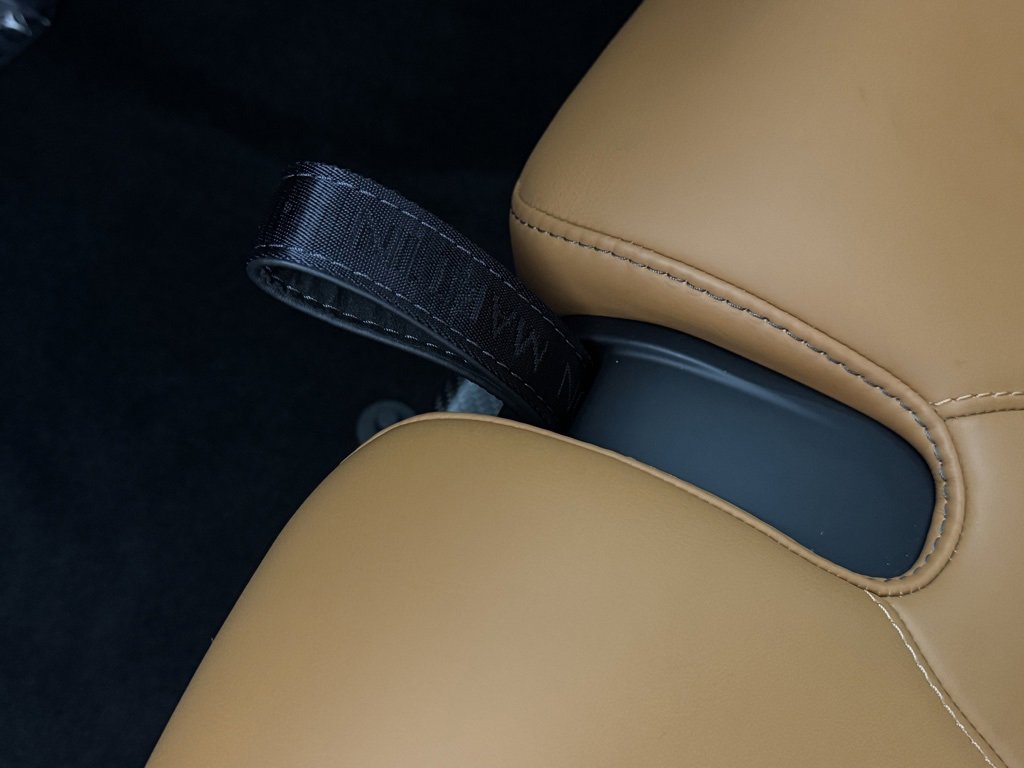 Used 2025 Aston Martin DB12 Coupe image 32