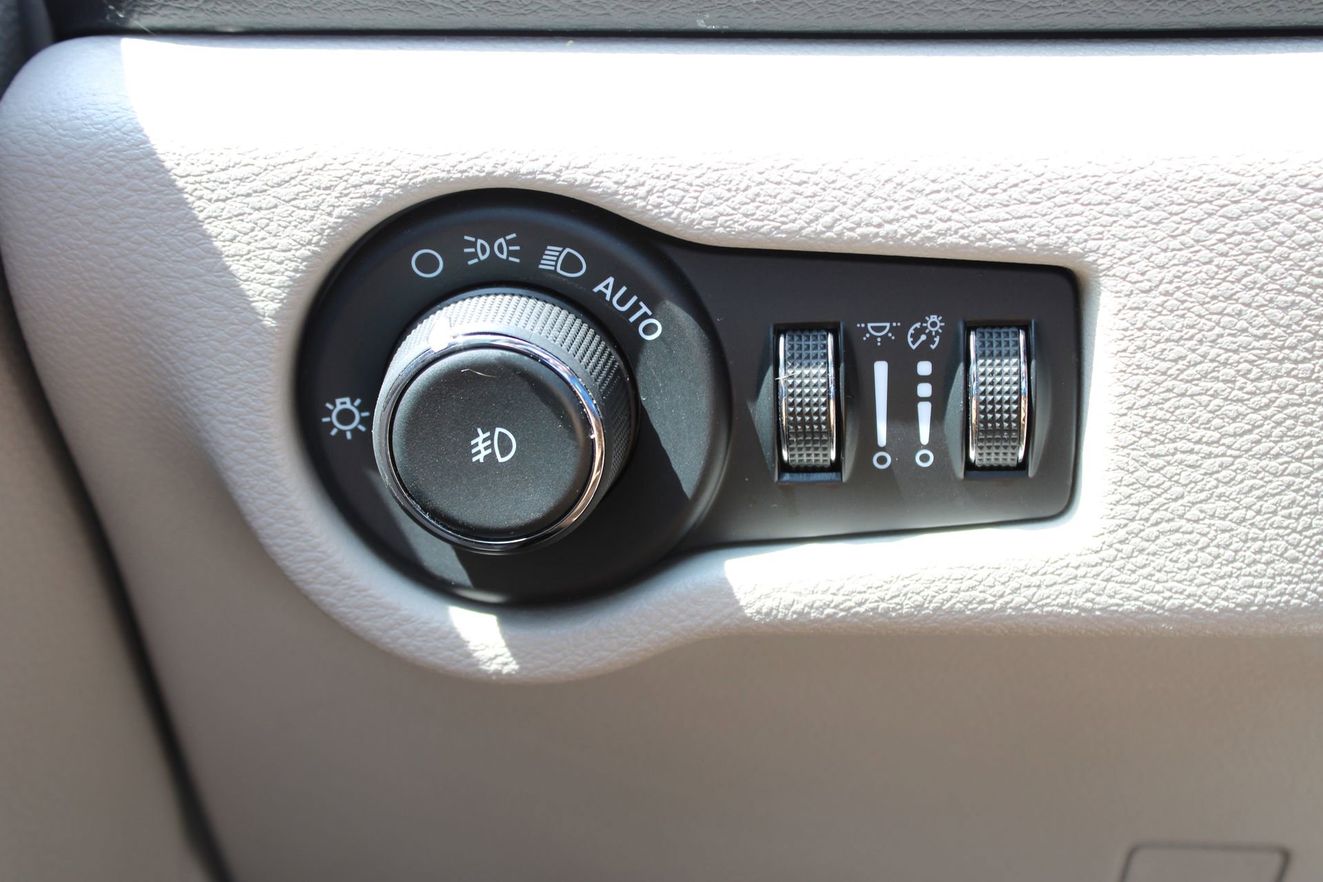 Used 2024 Chrysler Pacifica Touring-L image 24