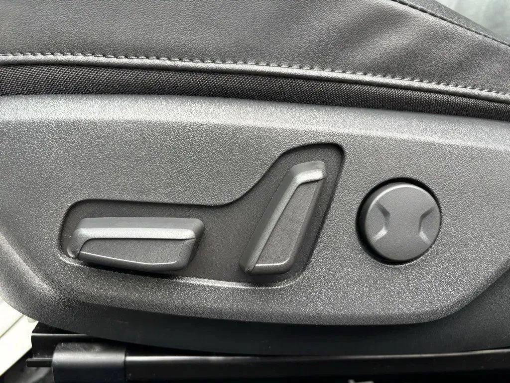 Used 2023 Kia Niro SX Touring FWD image 23
