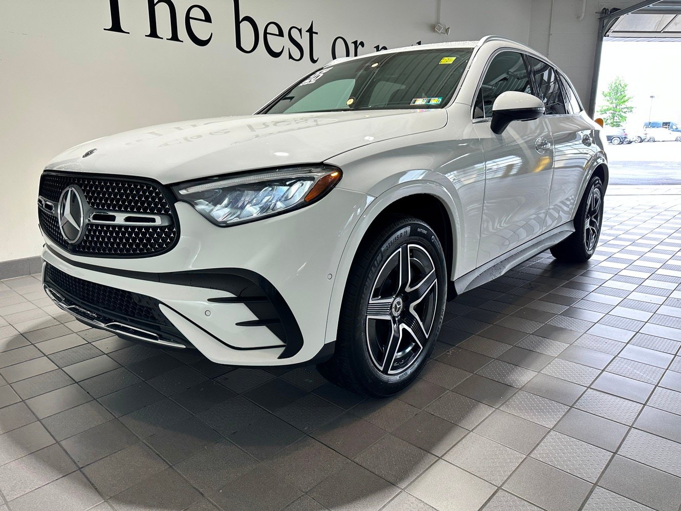 Used 2025 Mercedes-Benz GLC 300 4MATIC image 8