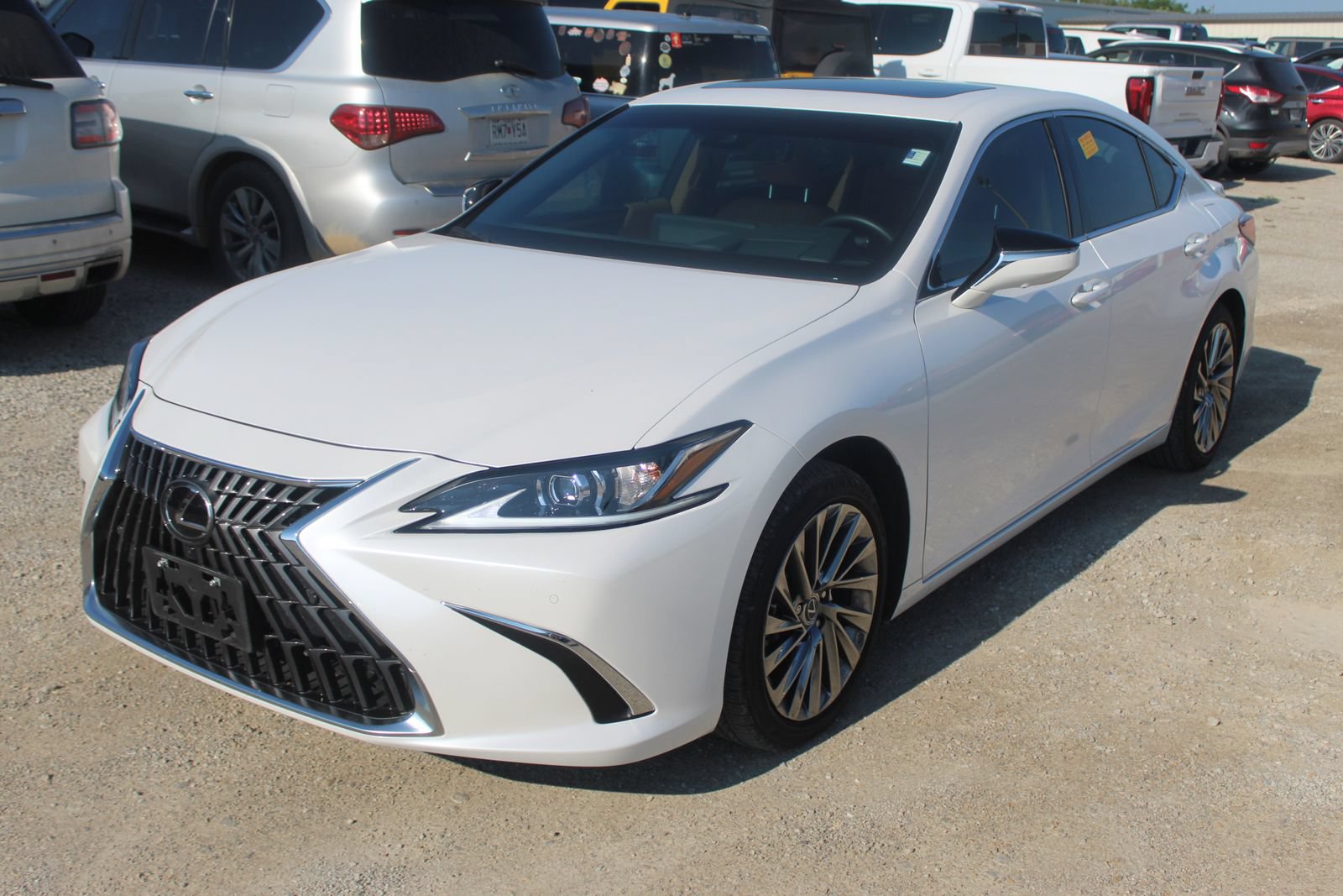 Used 2025 Lexus ES 300h w/ Luxury Package FWD image 2