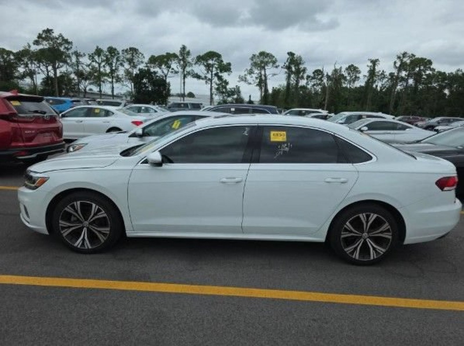 Used 2021 Volkswagen Passat 2.0T SE FWD image 2