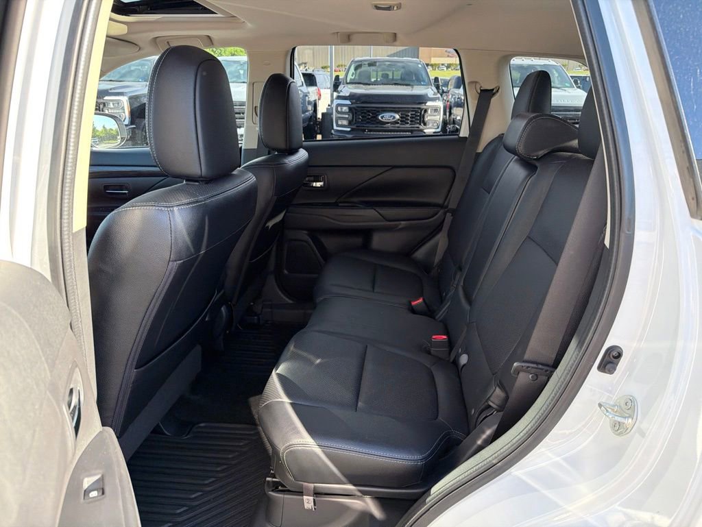 Used 2016 Mitsubishi Outlander GT AWD/4WD image 12