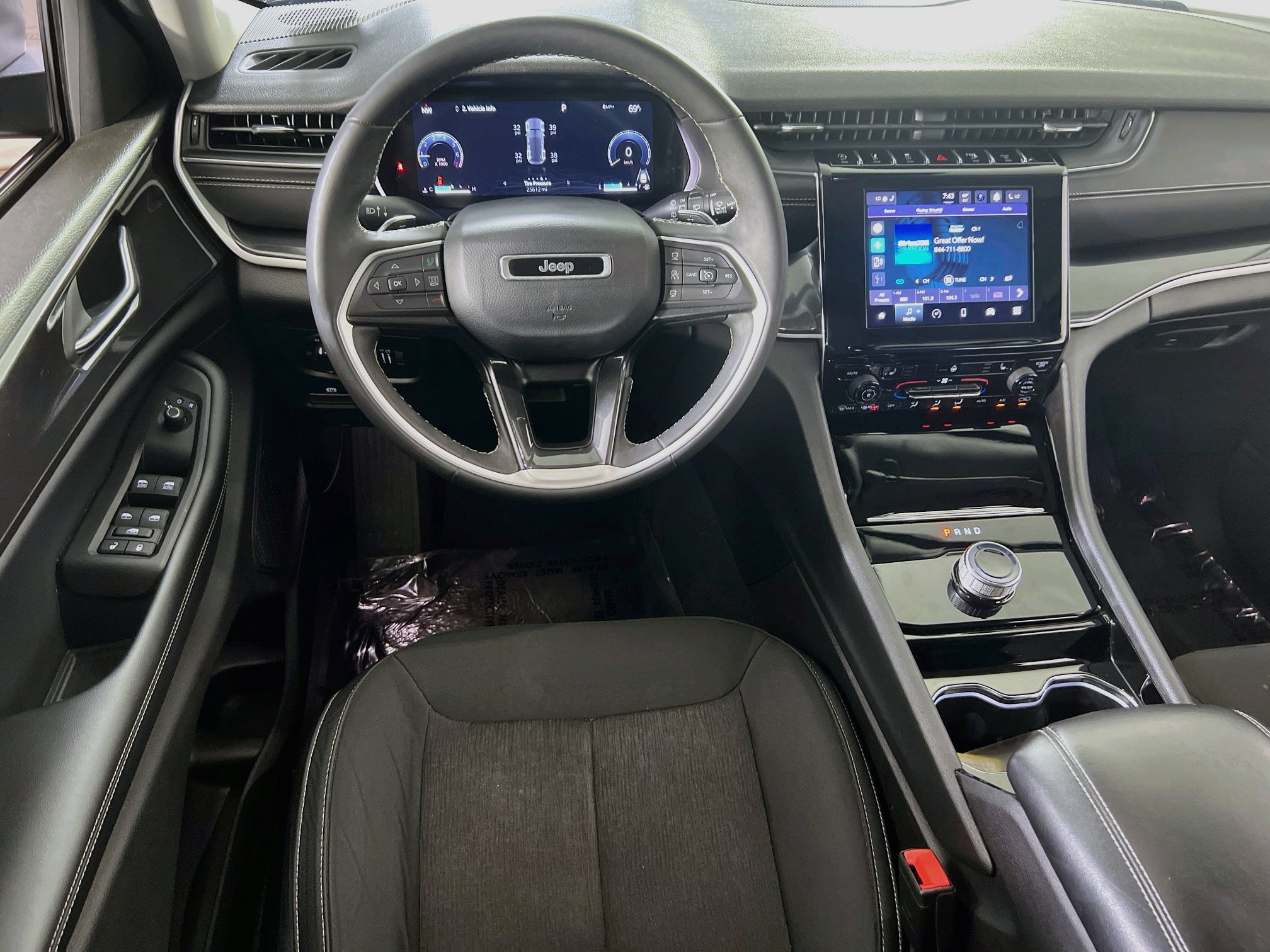 Used 2023 Jeep Grand Cherokee Laredo w/ Luxury Tech Group I AWD/4WD image 21