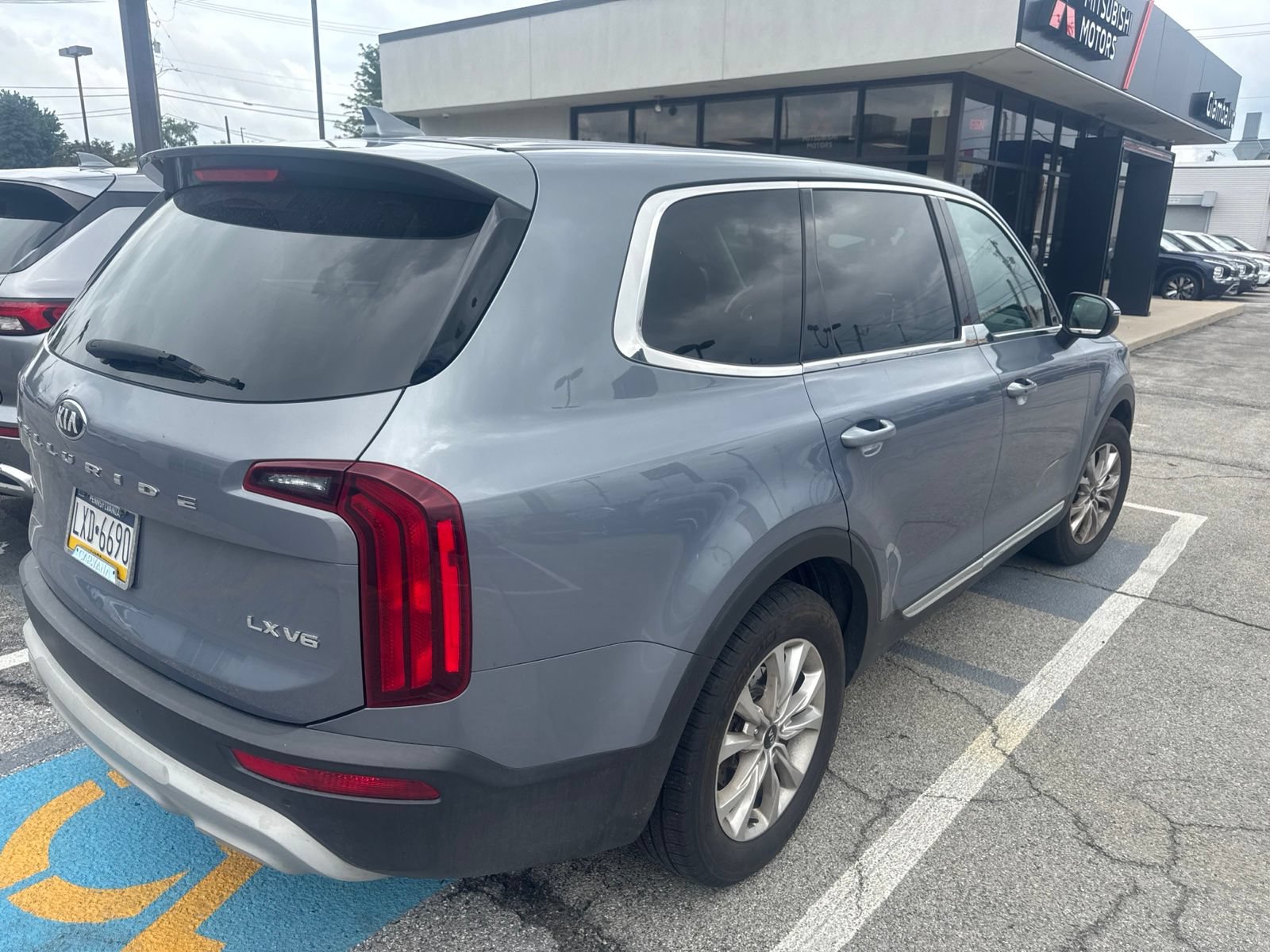 Used 2020 Kia Telluride LX AWD/4WD image 4