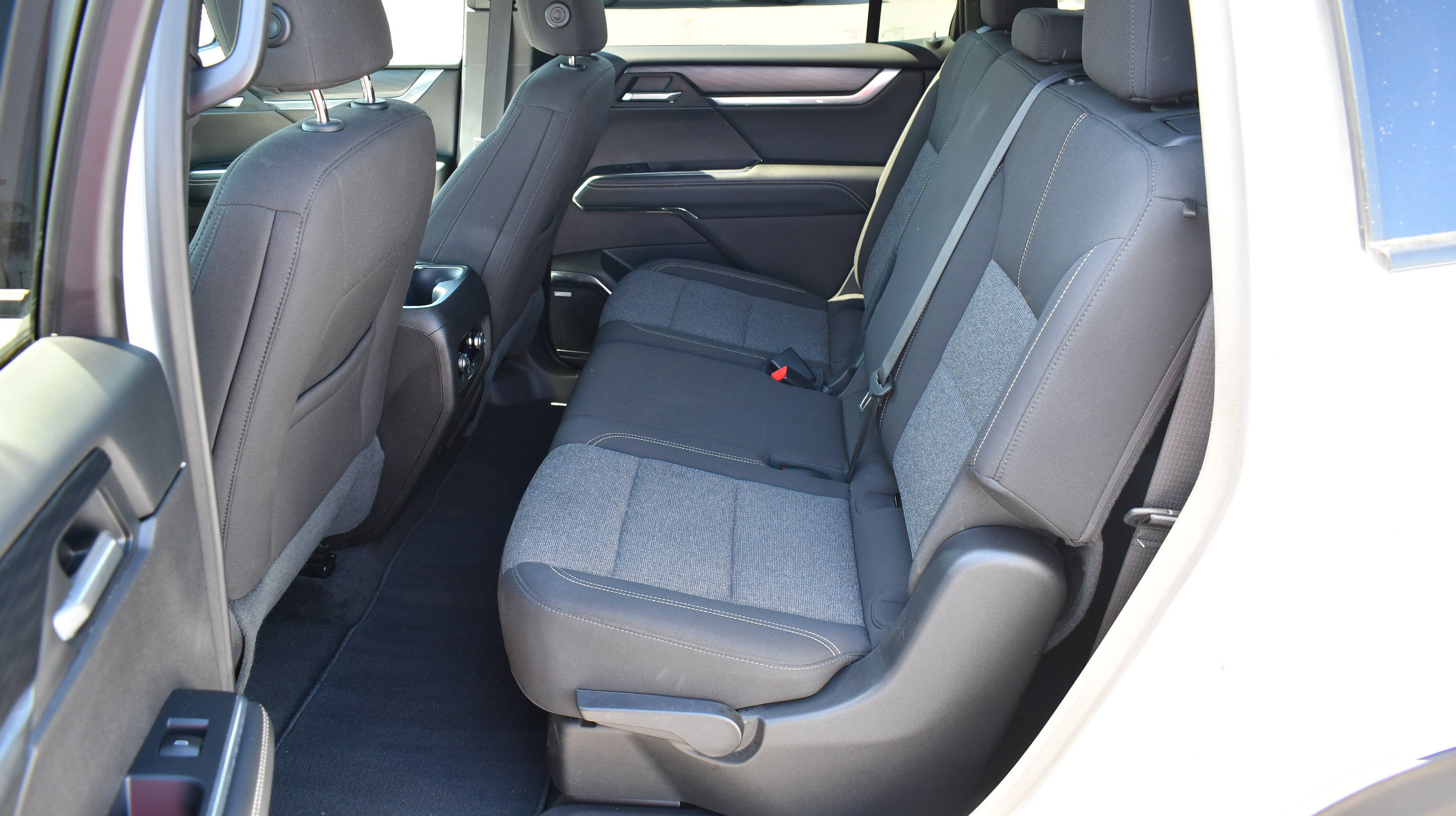 Used 2025 GMC Acadia Elevation AWD/4WD image 13