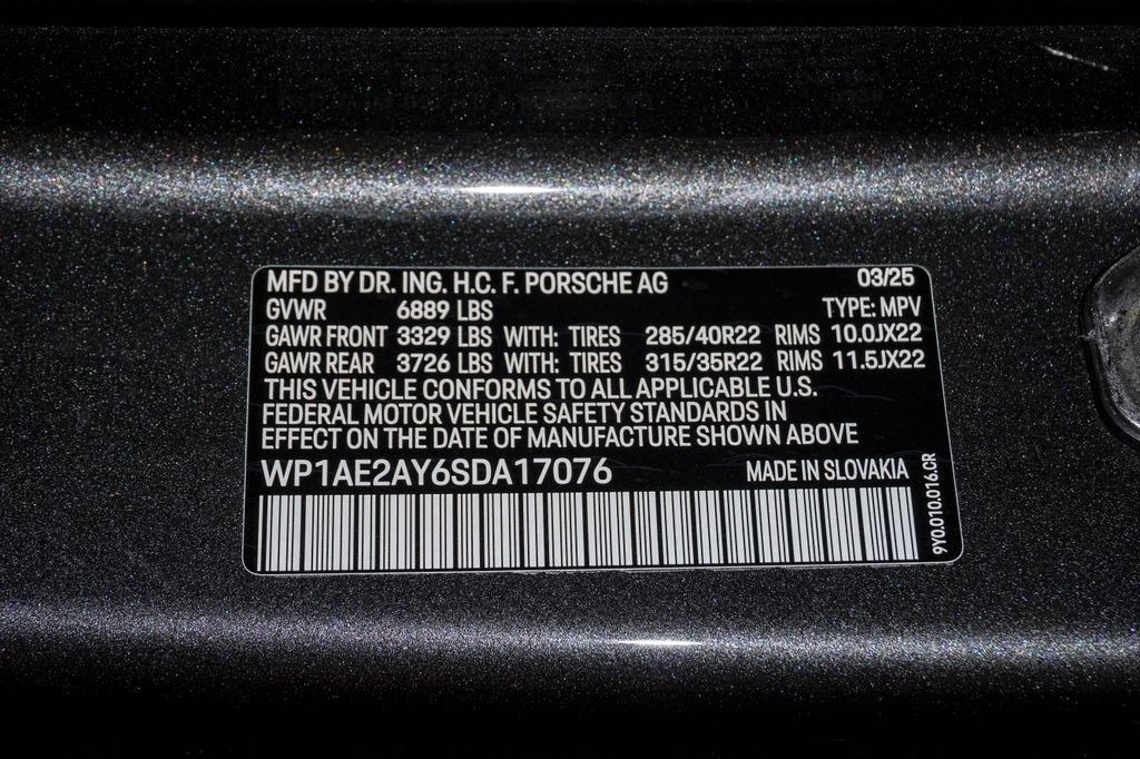 Certified 2025 Porsche Cayenne E-Hybrid AWD/4WD image 30