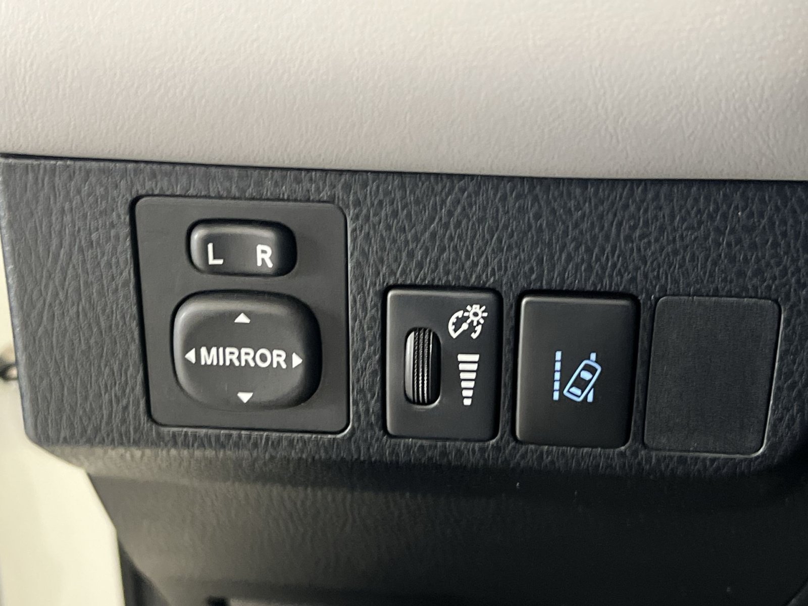 Used 2017 Toyota RAV4 Limited w/ Advanced Technology Package AWD/4WD image 36