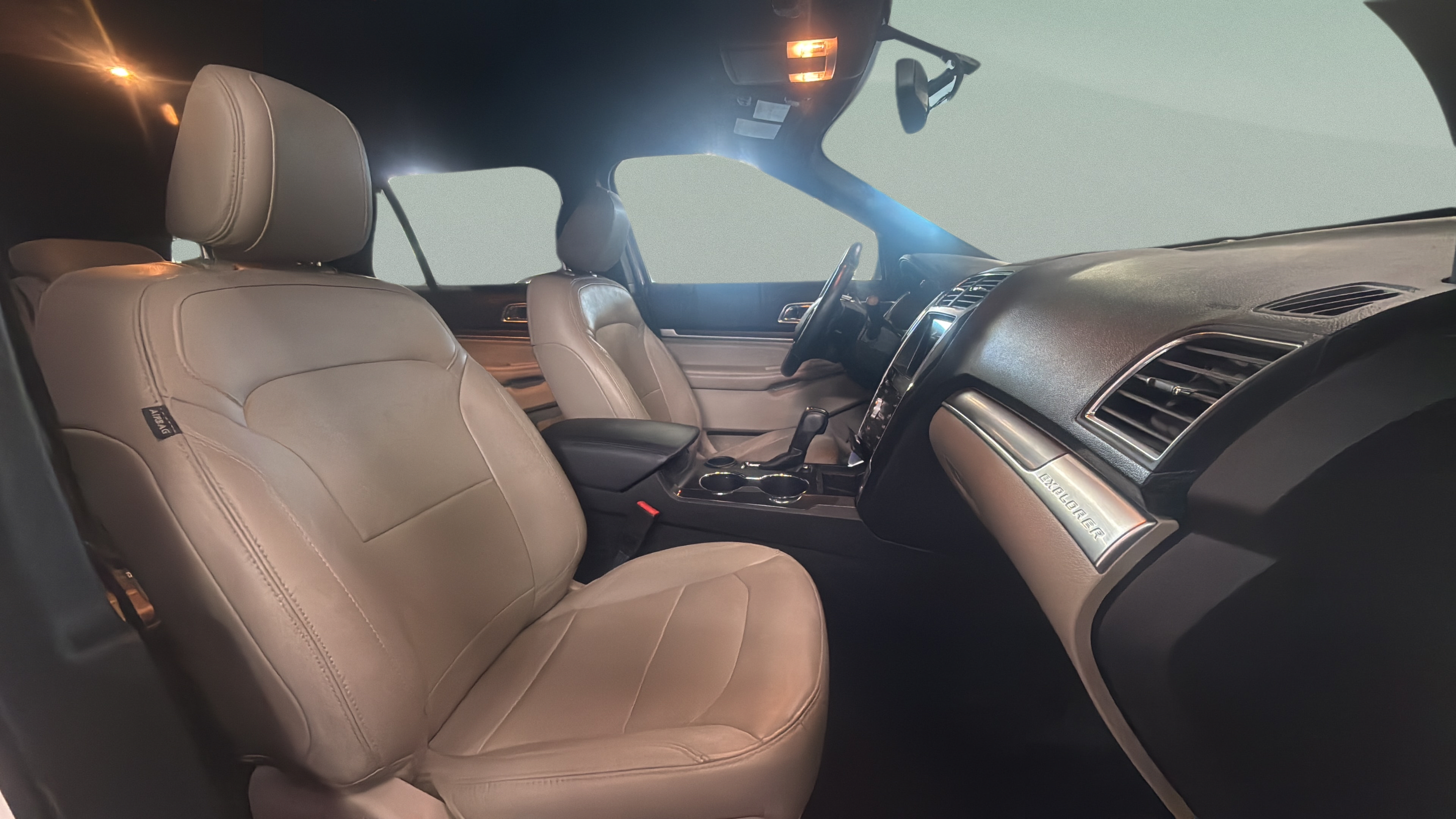 Used 2018 Ford Explorer Limited FWD image 31