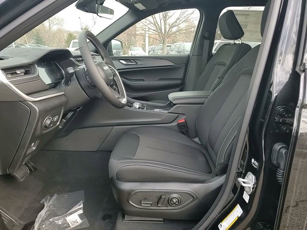 New 2025 Jeep Grand Cherokee Laredo X w/ Luxury Tech Group I image 27