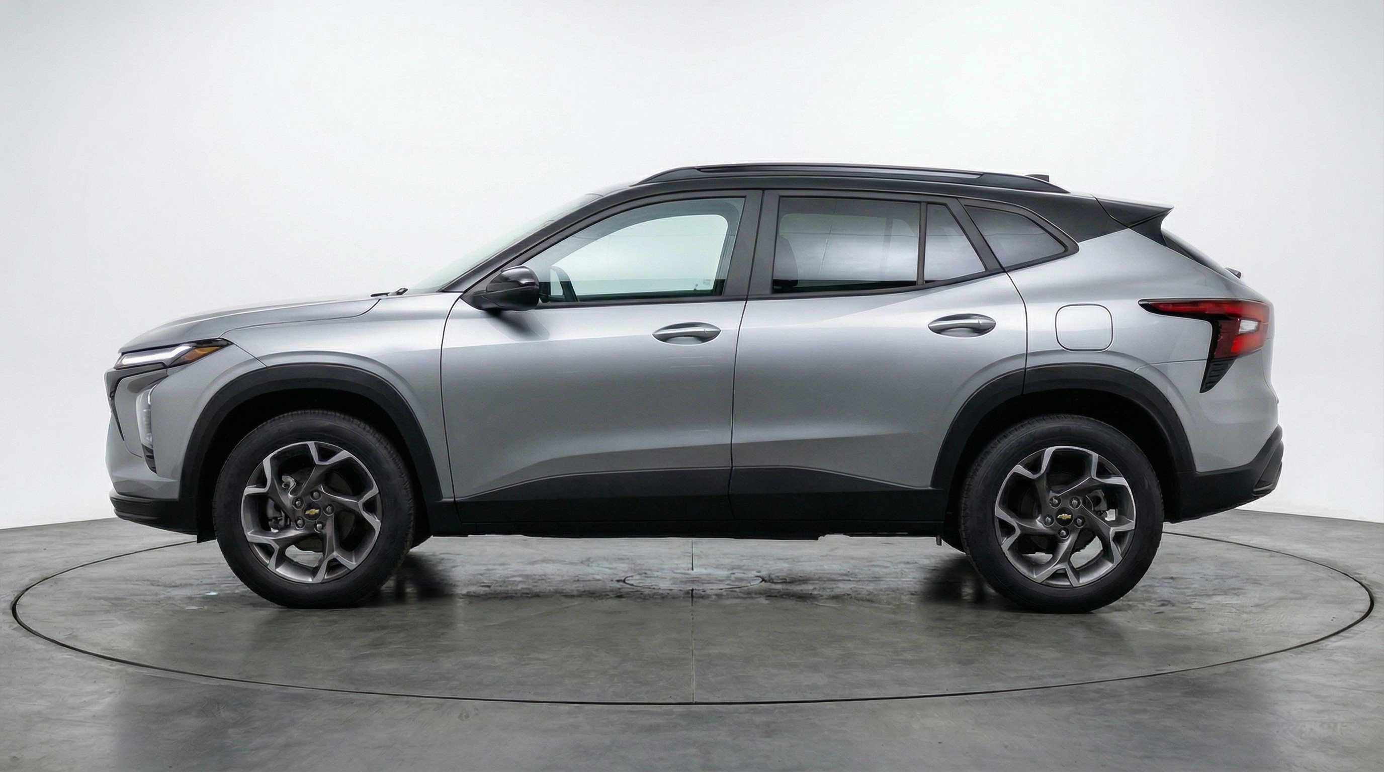 Used 2025 Chevrolet Trax LT image 5