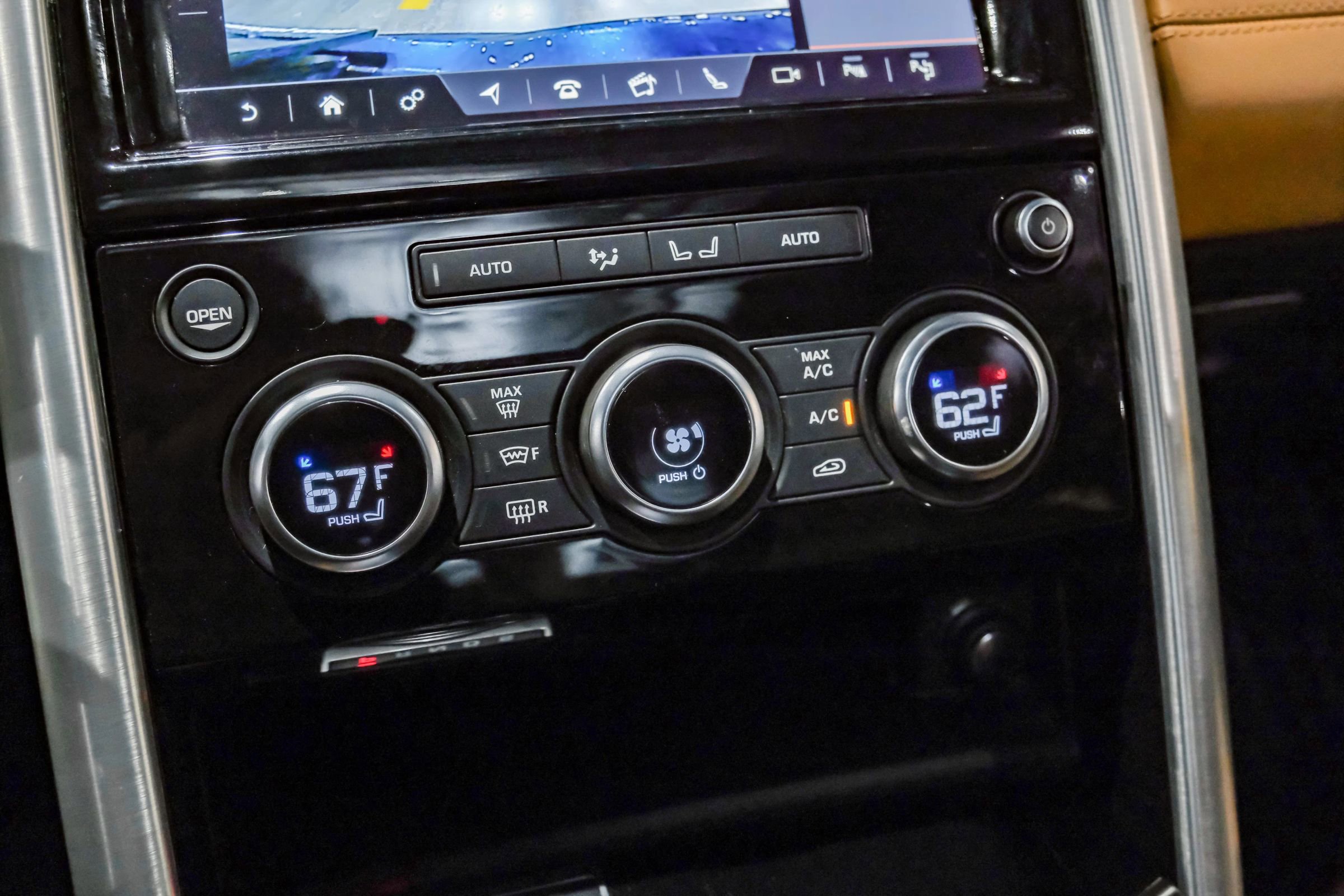 Used 2019 Land Rover Discovery HSE Luxury image 24