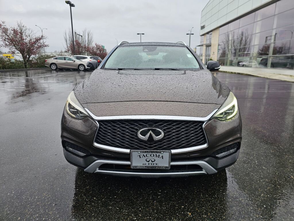 Used 2017 INFINITI QX30 Premium image 2