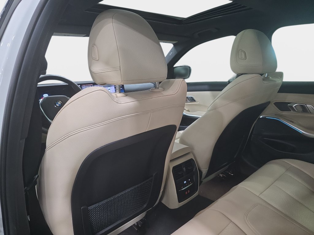 Certified 2023 BMW 330i Sedan w/ Premium Package RWD image 9