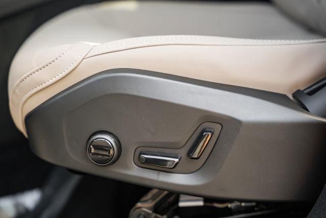New 2026 Volvo XC60 B5 Plus w/ Climate Package image 37