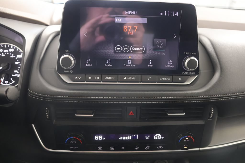 Used 2023 Nissan Rogue SV AWD/4WD image 14