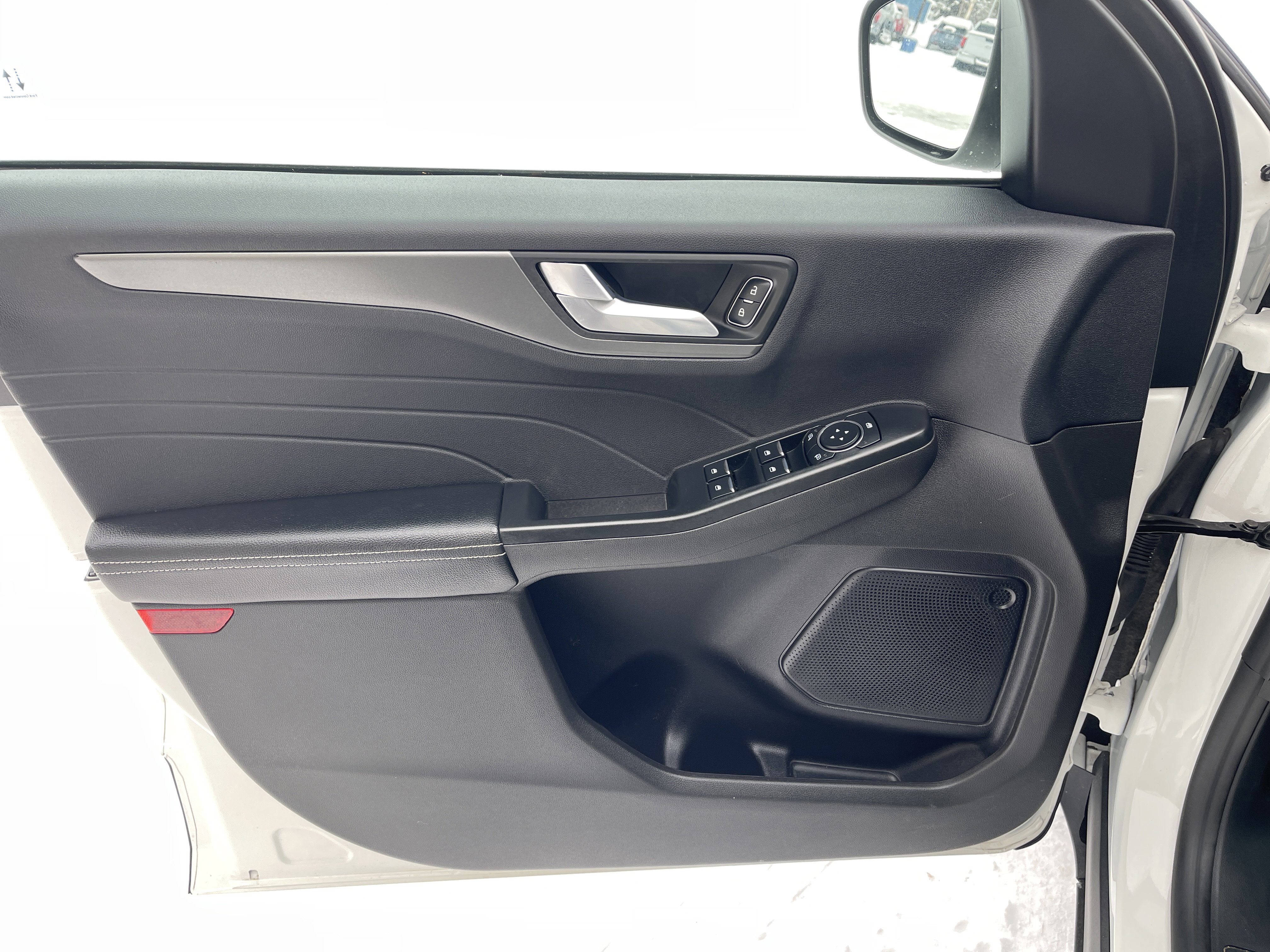 Used 2024 Ford Escape SE image 12