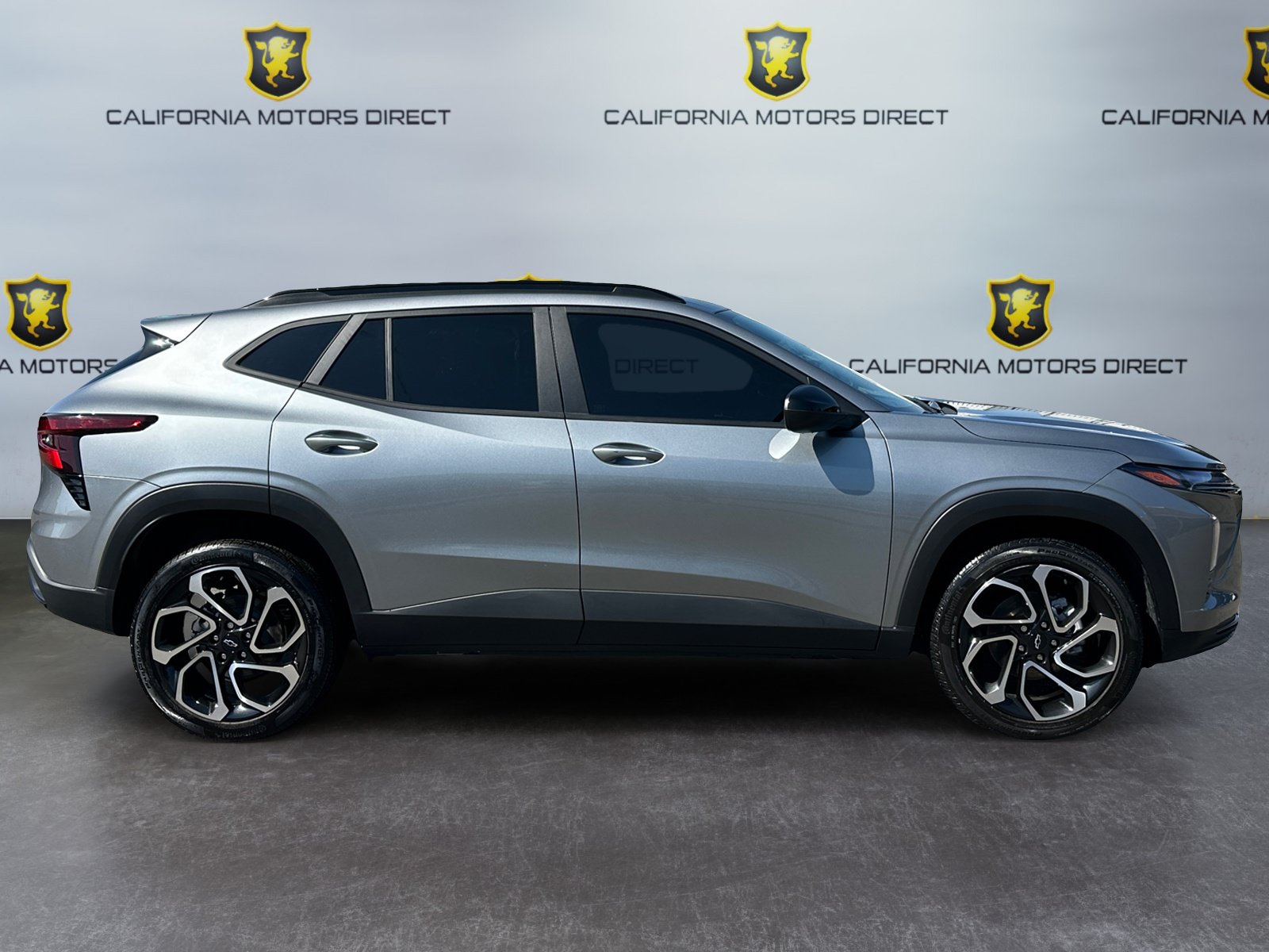Used 2025 Chevrolet Trax RS w/ Sunroof Package FWD image 6
