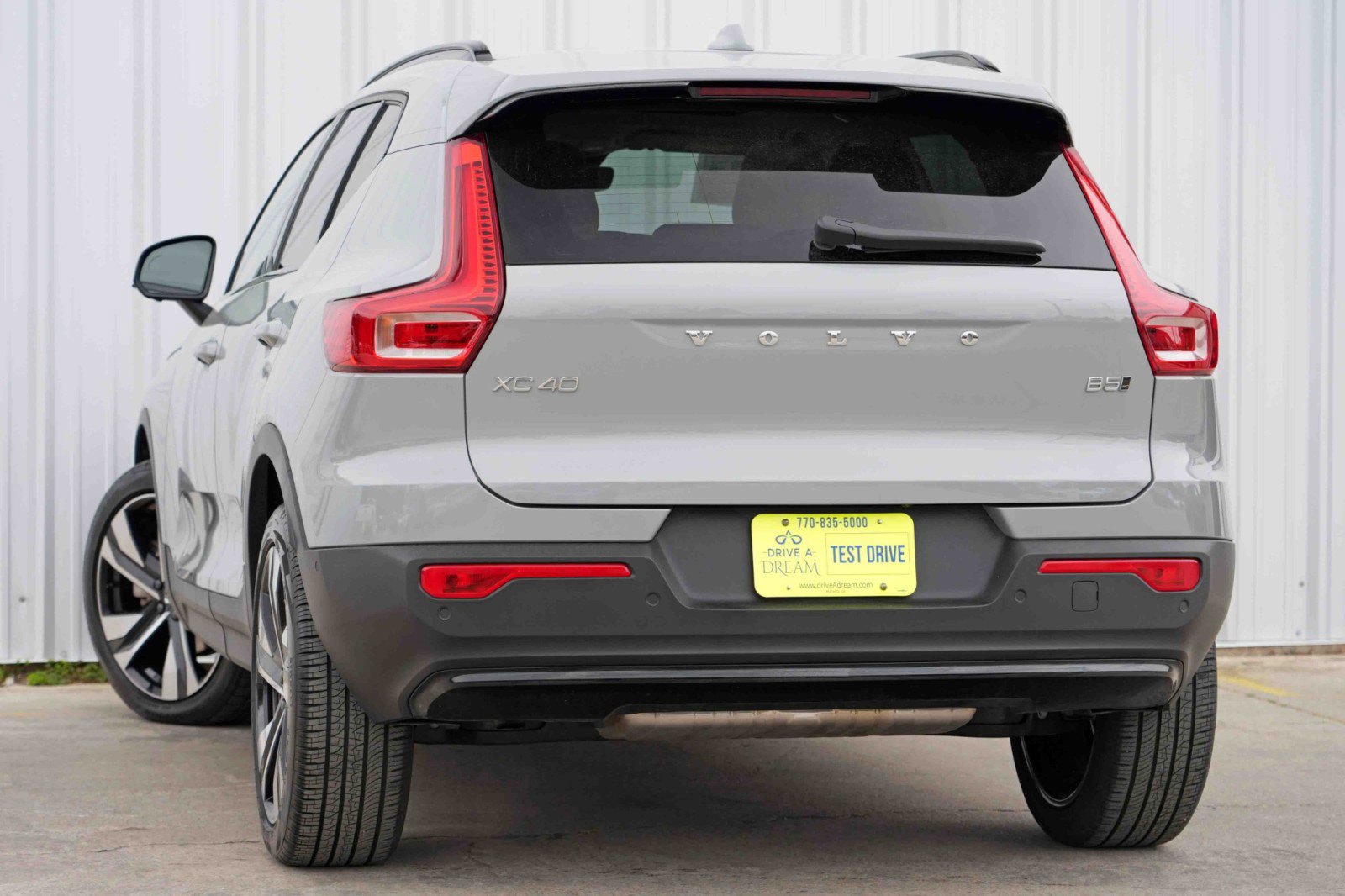 Used 2024 Volvo XC40 B5 Ultimate w/ Protection Package Premier image 6