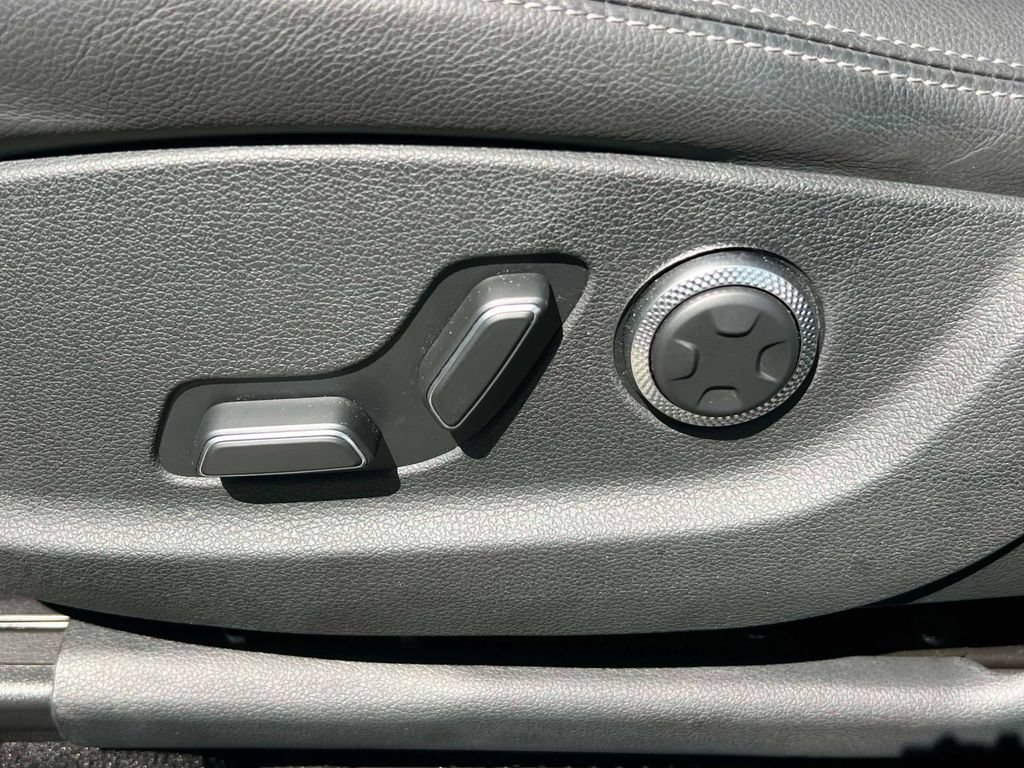 Certified 2026 Genesis GV70 2.5T AWD/4WD image 18