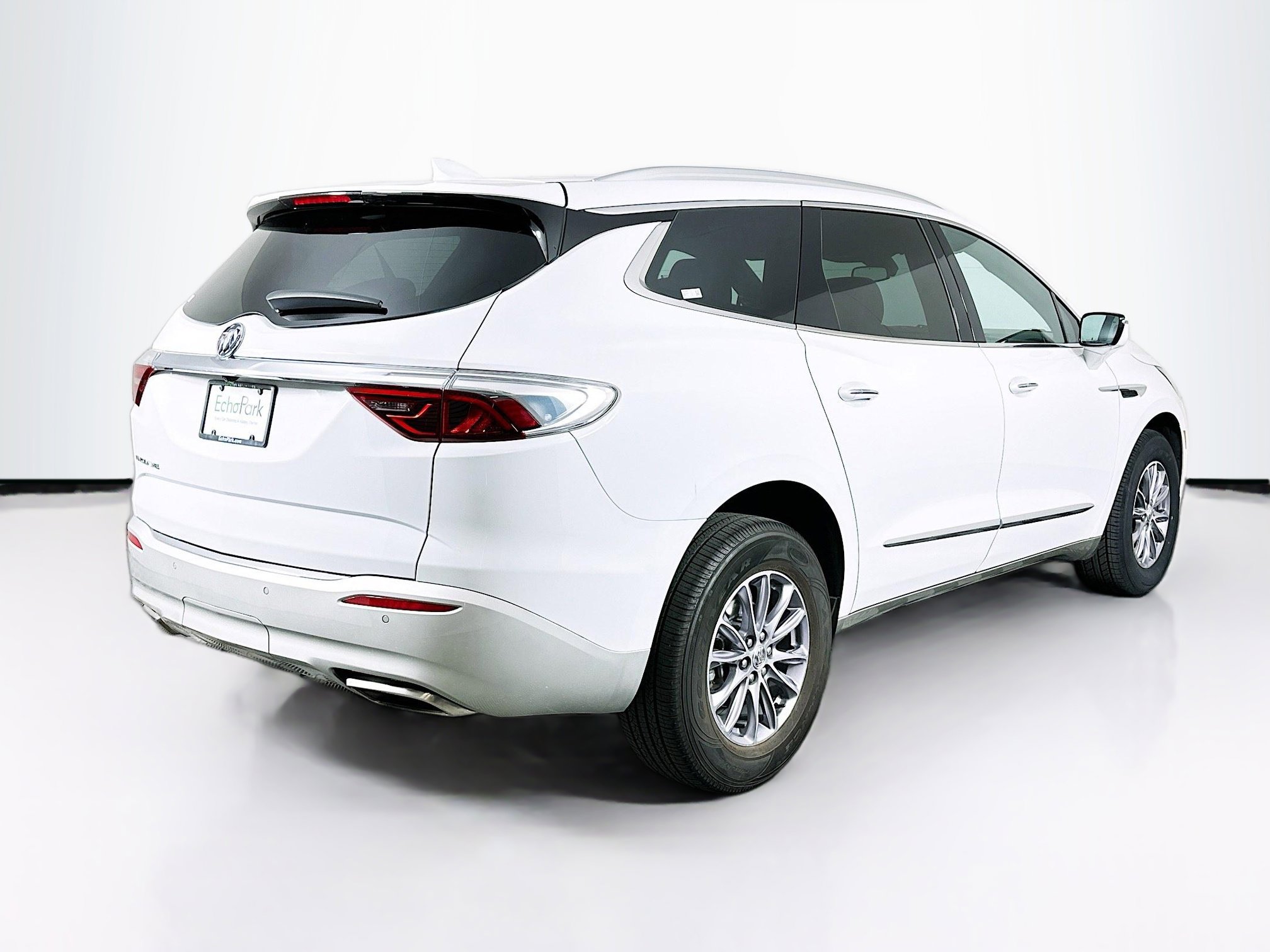 Used 2024 Buick Enclave Essence image 9