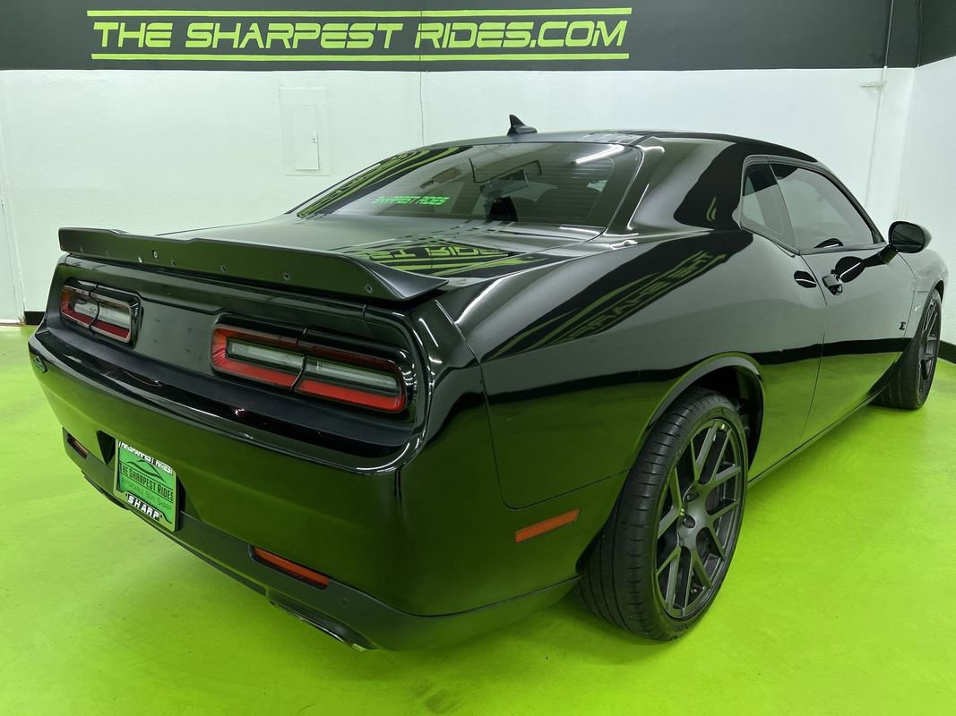 Used 2018 Dodge Challenger R/T RWD image 10