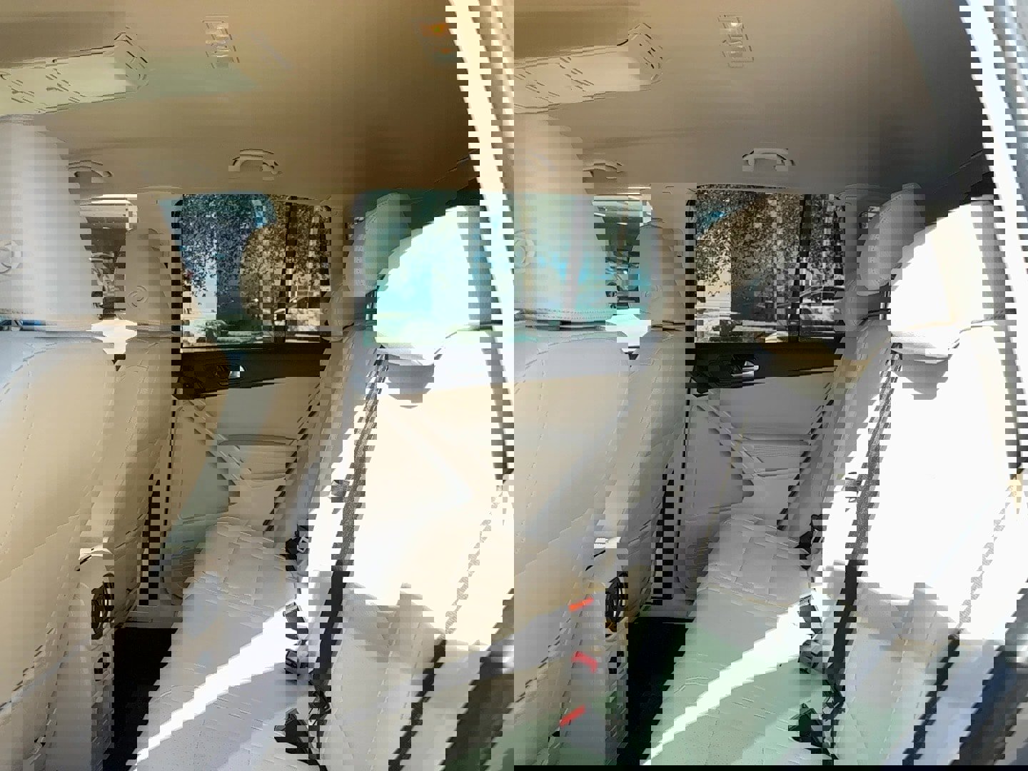 Used 2011 Volkswagen Tiguan SE image 16