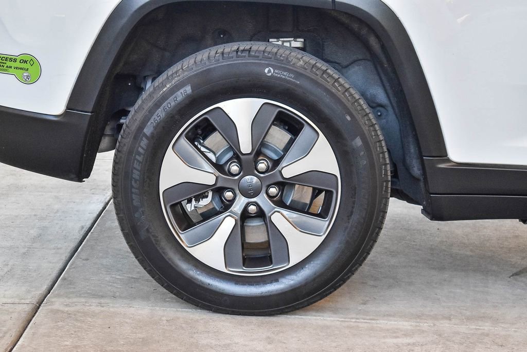 Used 2022 Jeep Grand Cherokee Limited 4xe w/ Luxury Tech Group II image 12