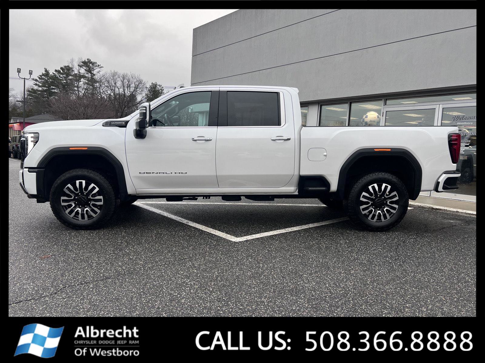 Used 2024 GMC Sierra 2500 Denali Ultimate w/ Snow Plow Prep/Camper Package image 2