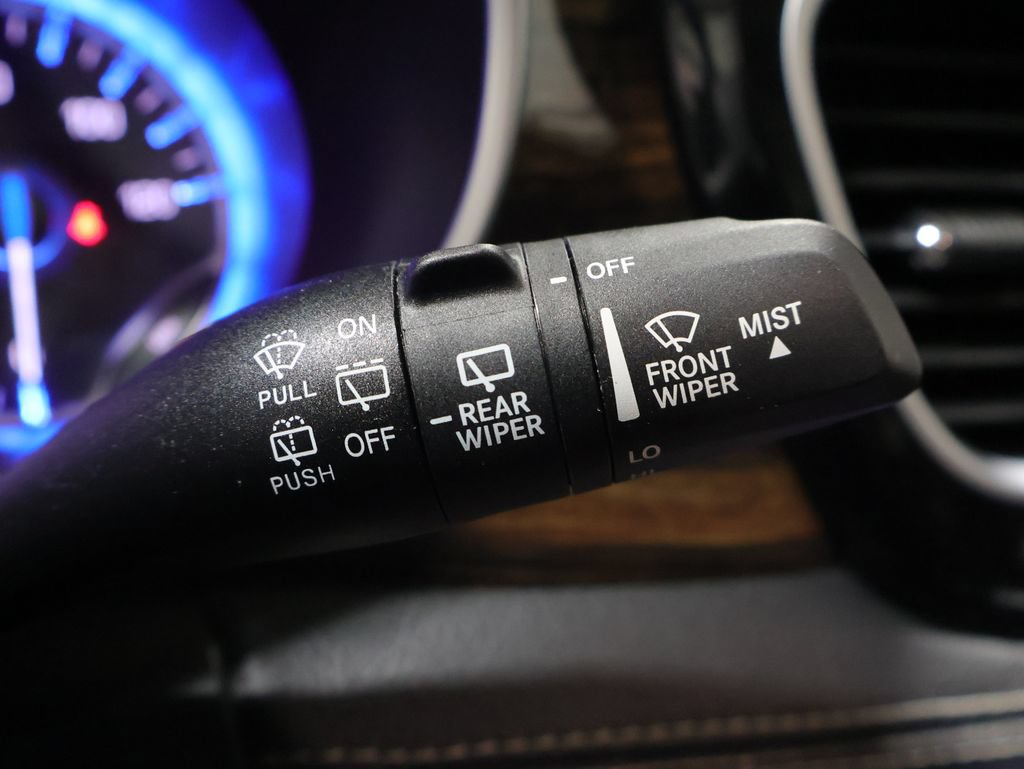 Certified 2024 Chrysler Pacifica Limited FWD image 43