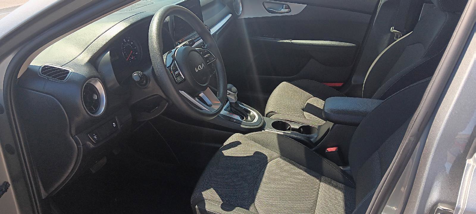 Used 2022 Kia Forte LXS image 5