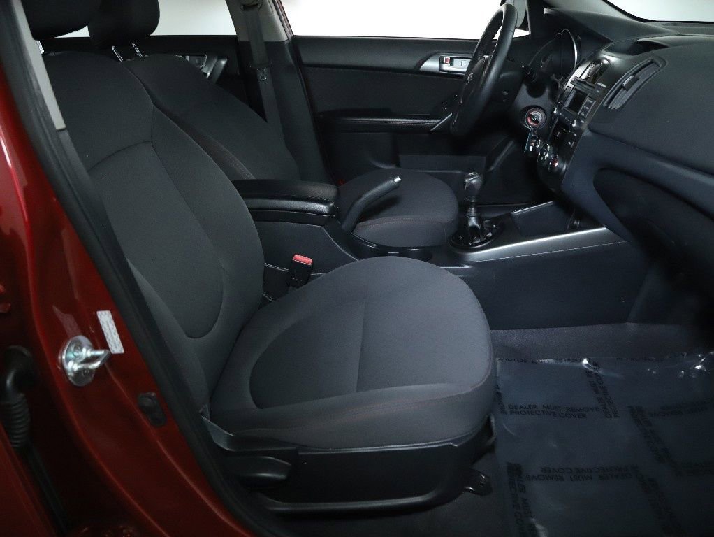 Used 2010 Kia Forte SX image 35