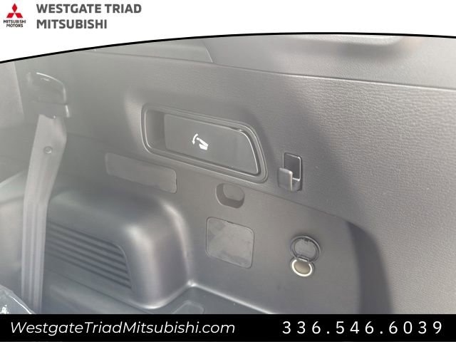 New 2025 Mitsubishi Outlander SE image 28