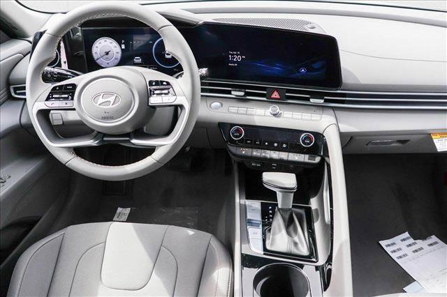 New 2025 Hyundai Elantra SEL image 22